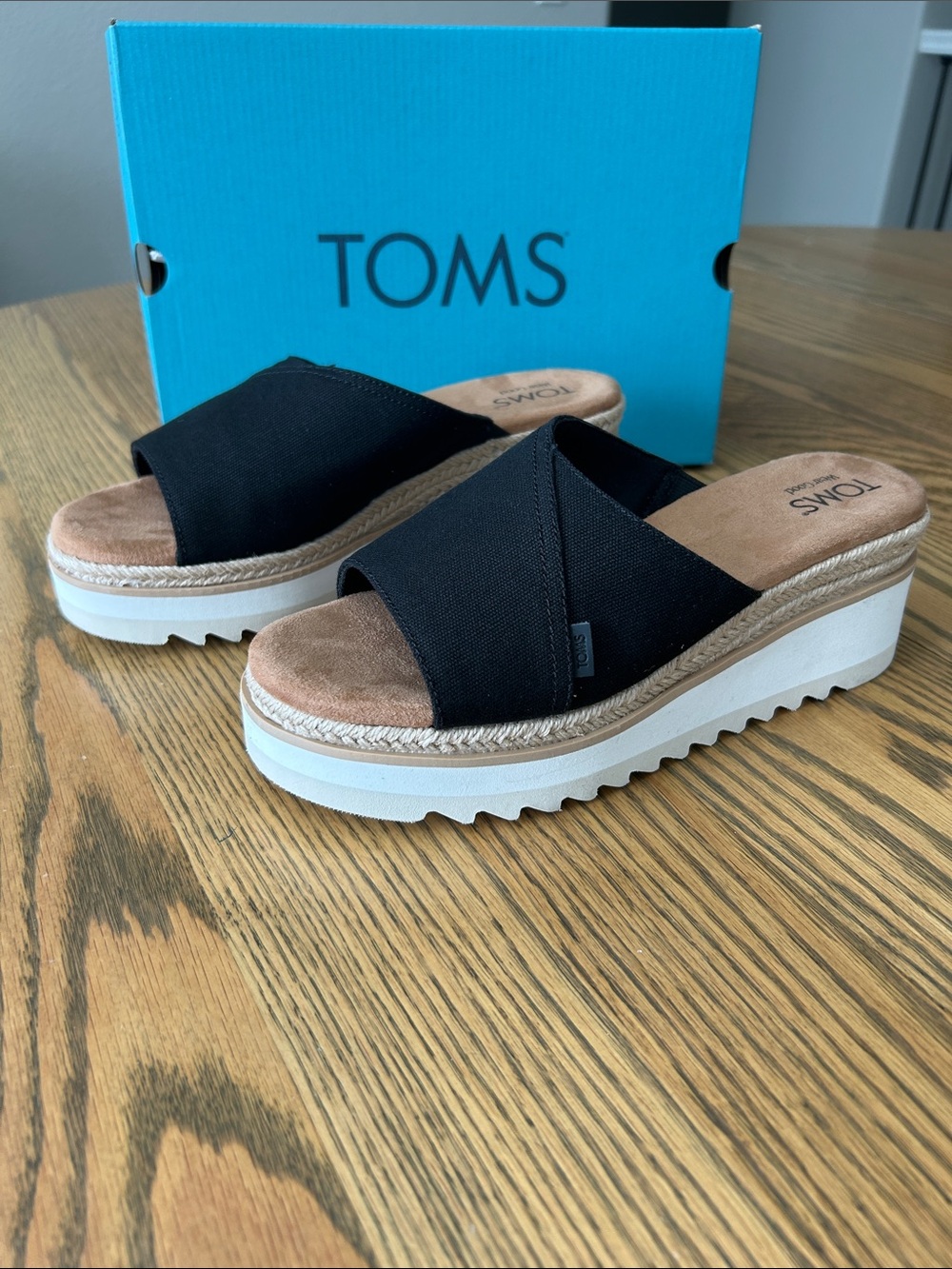 TOMS Carmen Wedge Slip on Sandals, Black Canvas, size 9.5, NIB